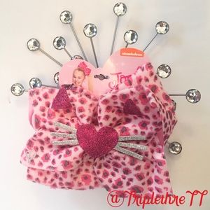 Jojo Siwa Bow Sleepover Flannel Collector’sEdition